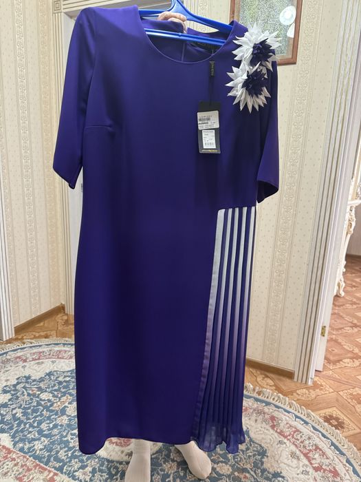 Платье в фиолетовом цвете . Новое.
