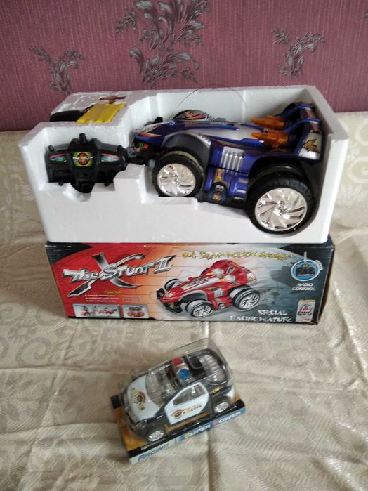 Детски играчки (радио управляеми състезателни коли)