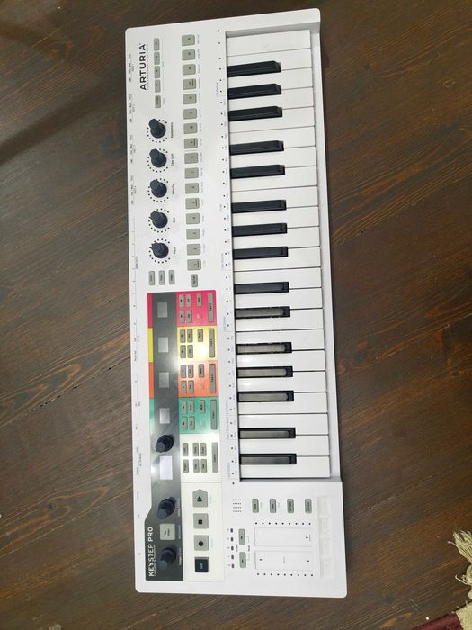 MIDI клавиатура/секвенсор Arturia Keystep Pro