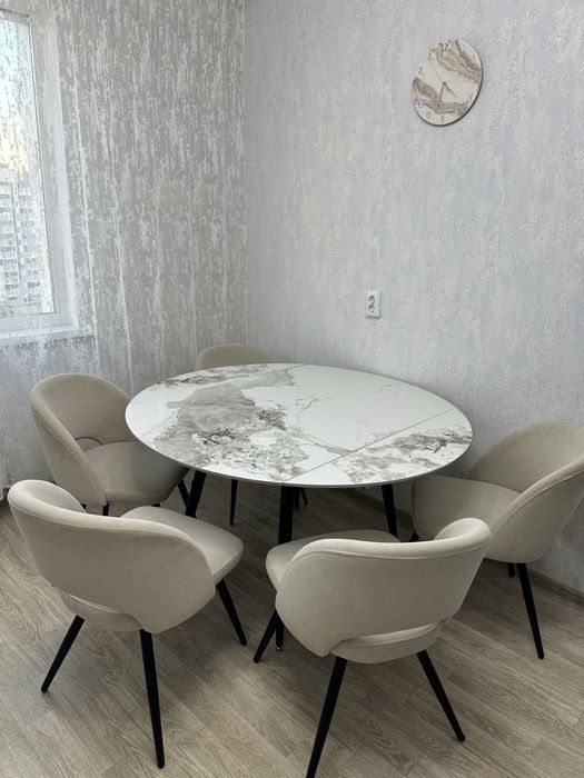 Кухонный стол и стулья