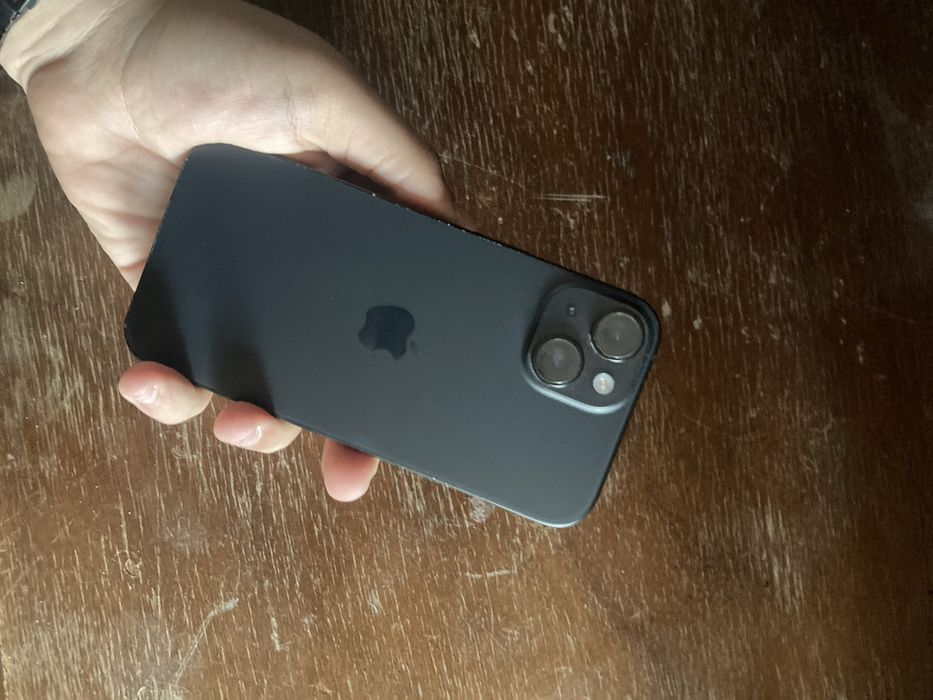 Iphone 15 128gb 78% 2000 lei nu a fost schimbat nimic la el .