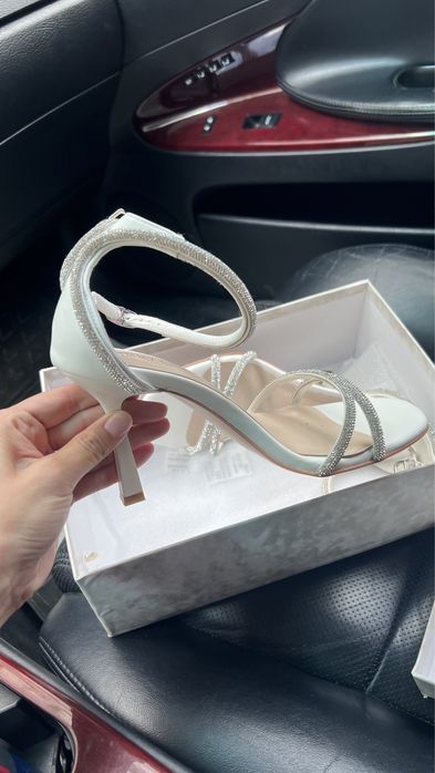 Босоножки летние новые