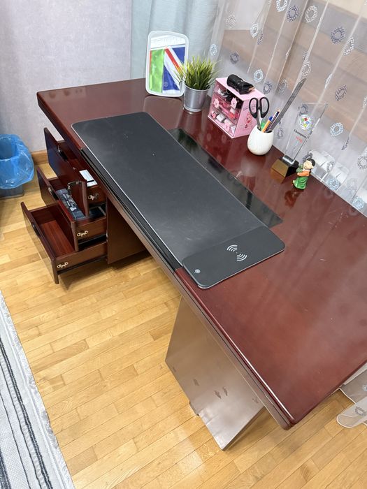 Стол письменый, в хорошем качестве