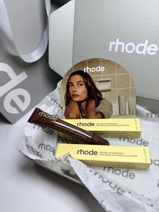 rhode Caramelized Banana Lip Gloss гланц балсам за устни Peptide Treatment карамелизиран банан от Hailey x Justin Bieber колекция