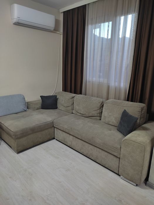 Диван ъгъл цвят бежот