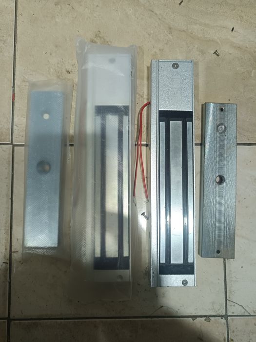 Control magnetic acces ușă/poartă