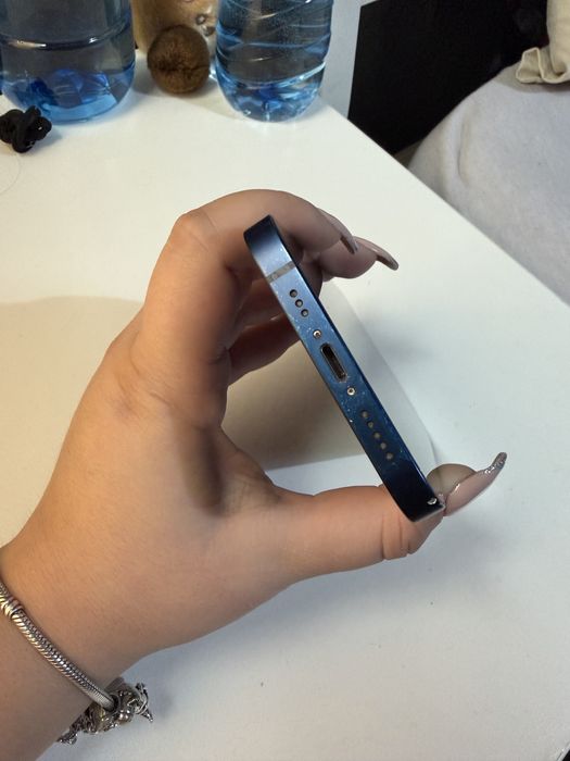 iPhone 12 в добро състояние
