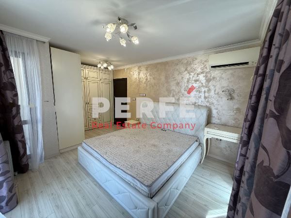 Продава се Четиристаен апартамент в Бургас, Център - 142 кв.м за 3662 €/кв.м - Снимка #2