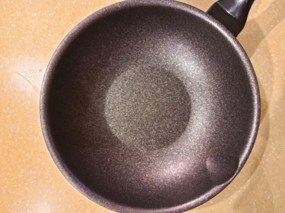 Продам сковородку вок