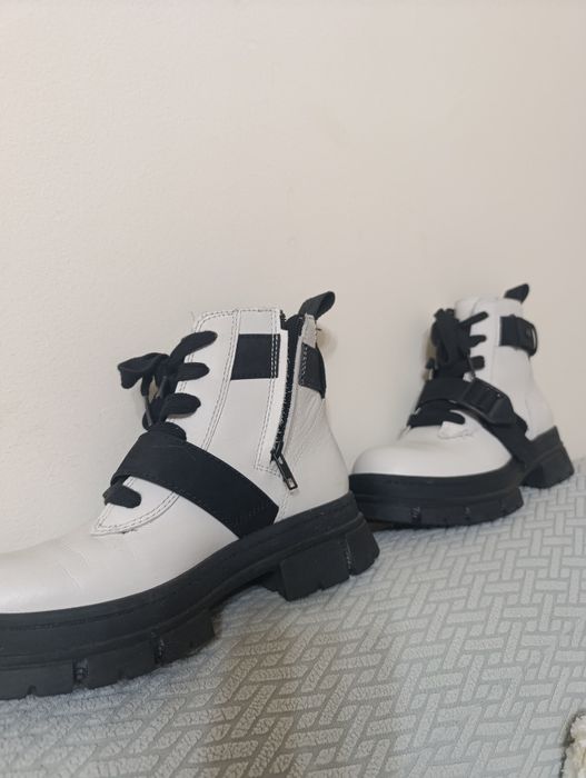 Ghete UGG Ashton Lace Up White Leather Waterproof Boots