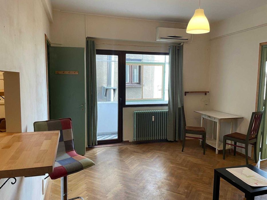 Apartament lângă Cismigiu cu farmec interbelic și liniștea unei curți