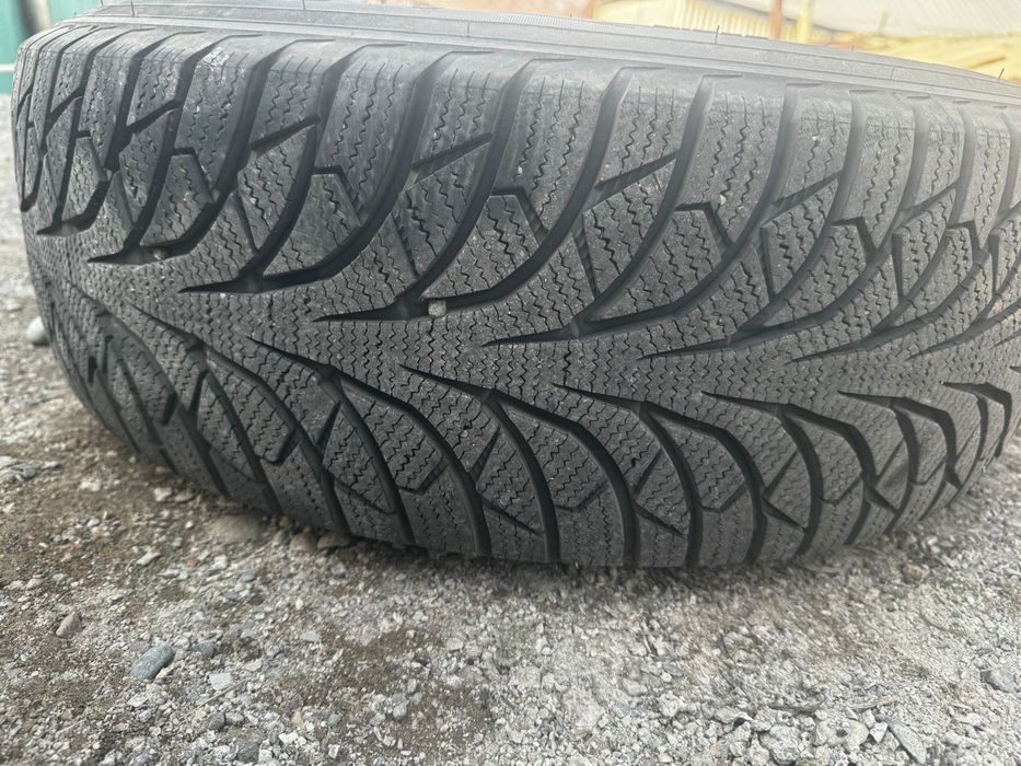 Продам зимнюю резину+диски 235/65R17