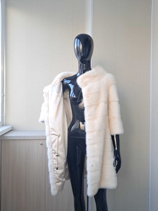 Haina de blana nurcă , vizon divină, incredibil. Culoare alb