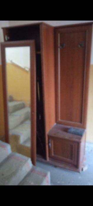 Отдам даром 2  прихожие