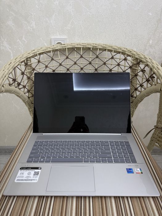 Продам HP Envy 17-cw0023dx 17.3"Touchscreen i7-13700H 16GB RAM 1TB SSD