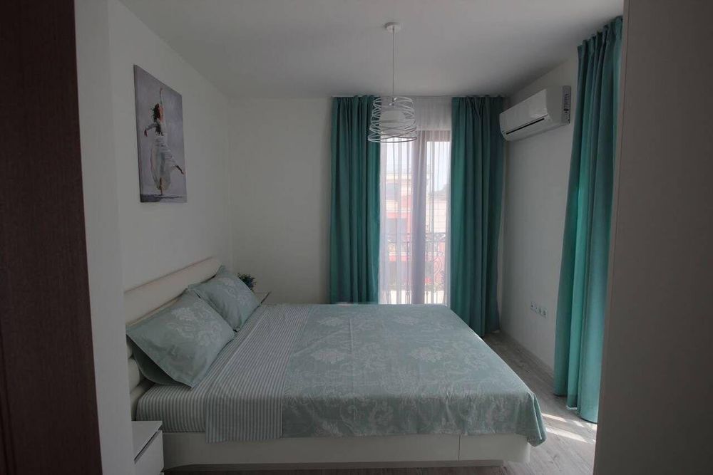 Дава се под наем Двустаен апартамент в Бургас, Център - 75 кв.м за 714 € - Снимка #3