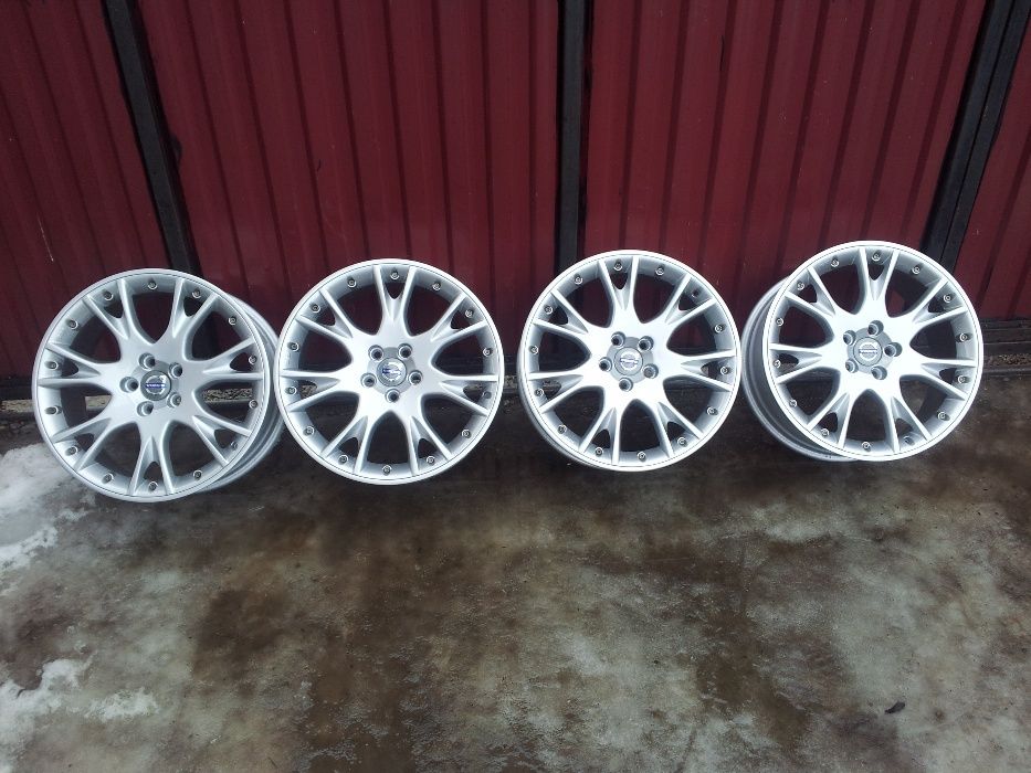 Jante VOLVO C30 S40 V50 S60 V70 S80 Xc60 Xc70 R18 BBS / Nebula Silver