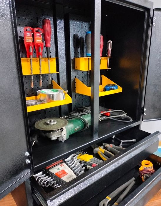 Настенный шкаф металлический для инструментов