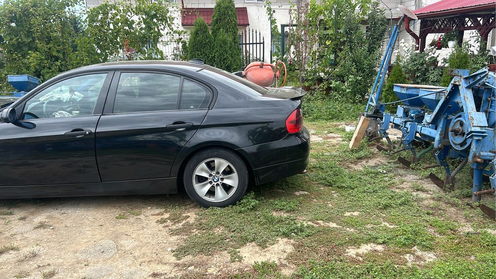 Dezmembrez bmw e90 2.0 163 cp