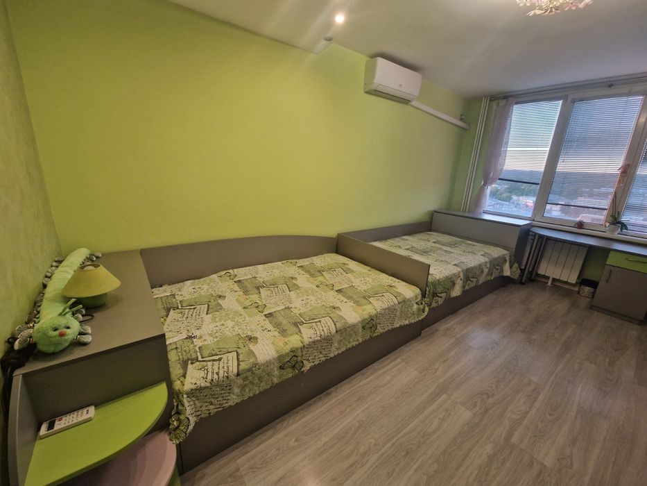 Дава се под наем Тристаен апартамент в Плевен, Идеален център - 80 кв.м за 408 € - Снимка #1