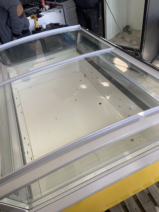 Мострена минусова витрина /ракла/