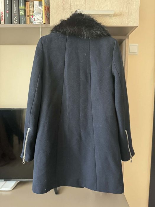 Тъмносиньо палто Mango