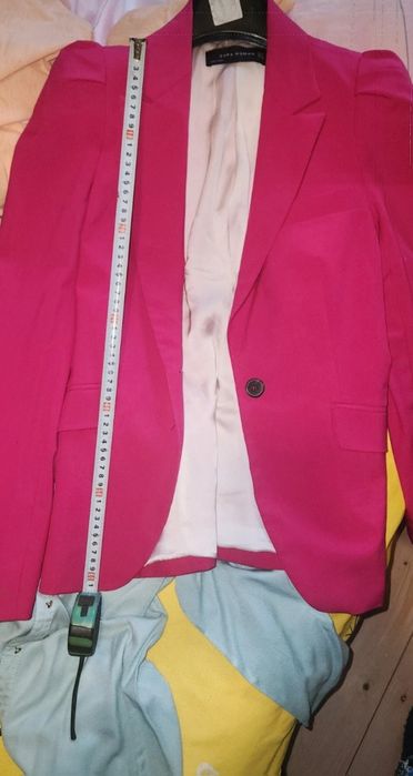 Sacou  Zara roz ciclam magenta cu umeri
Fara defecte
Purtat de 3,4 ori