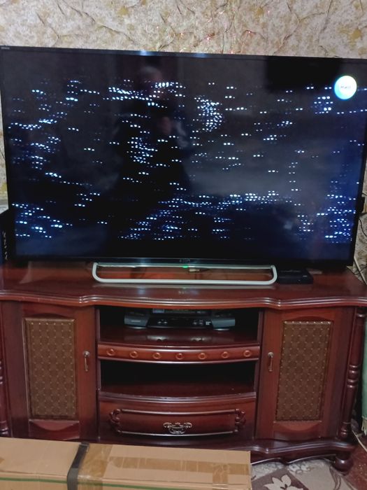 Продаю телевизор SONY цена 180,000 тыс