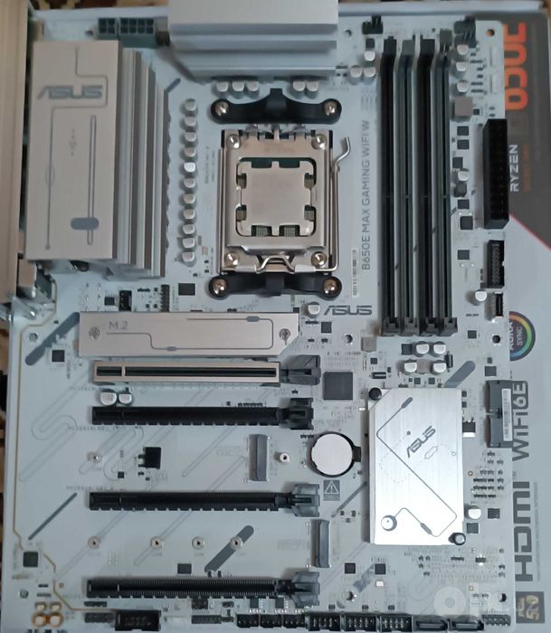 Asus B650E Max Gaming Wi-Fi 6E + AMD Ryzen 5 7600
