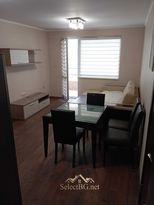 Дава се под наем Тристаен апартамент в Велико Търново, Център - 80 кв.м за 357 € - Снимка #1