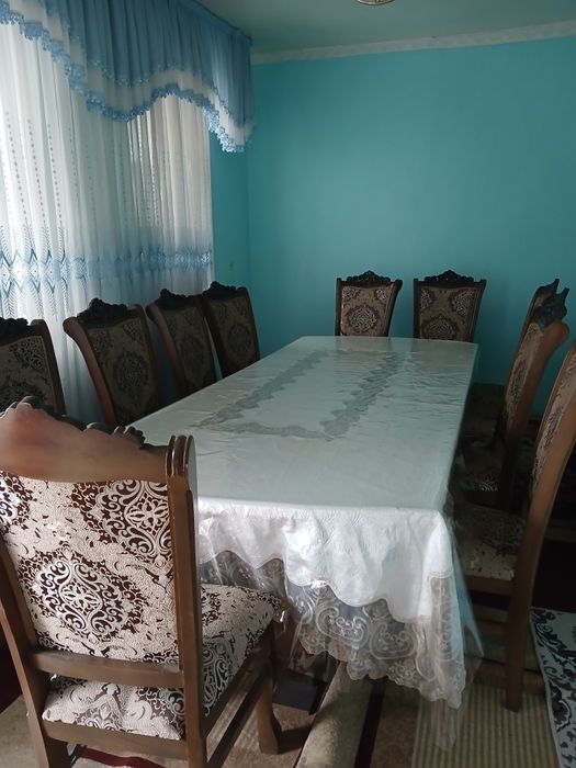 12 talik stol ustul sotiladi