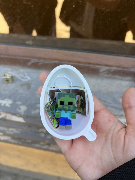 продаю minecraft kinder joy zombi
