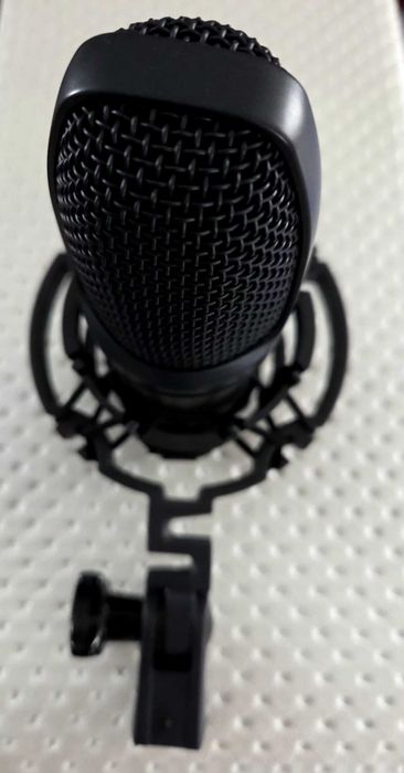 Microfon profesional live stream sau de studiou AKG C3000