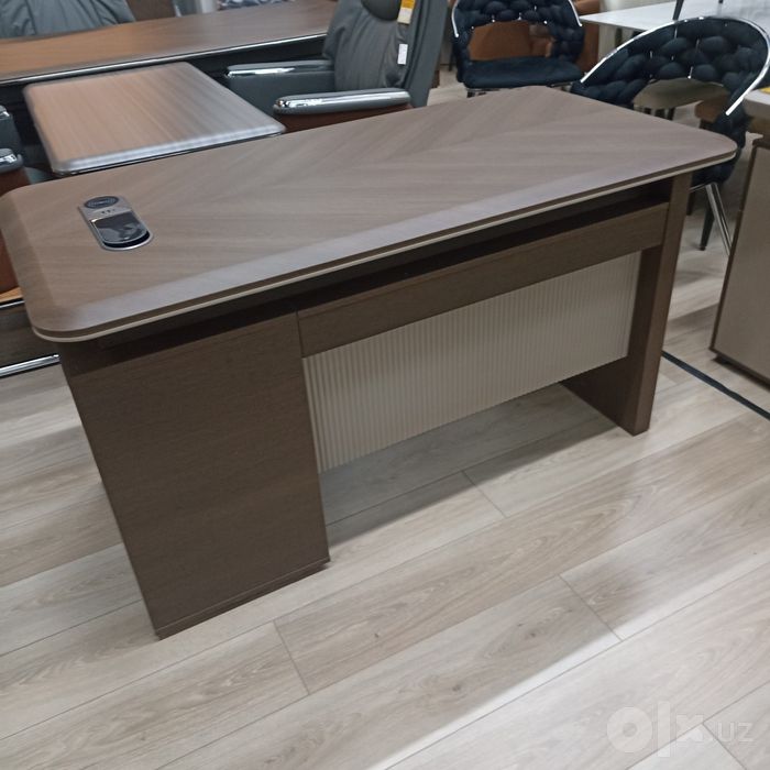 Xitoydan kelgan ofis mebellari