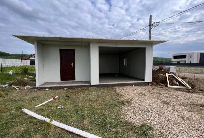 Garaje auto pe structura metalica învelite cu panouri Sandwich