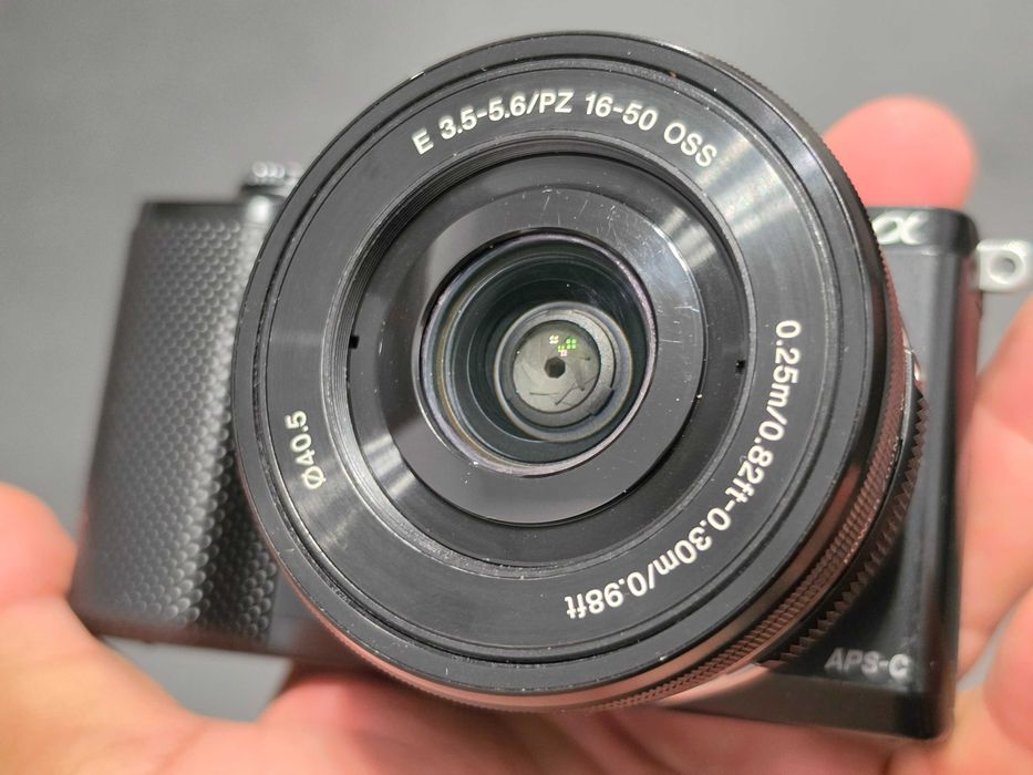 Aparat foto digital mirrorless Sony Alpha 5000 a5000 cu obiectiv E 16-50 OSS