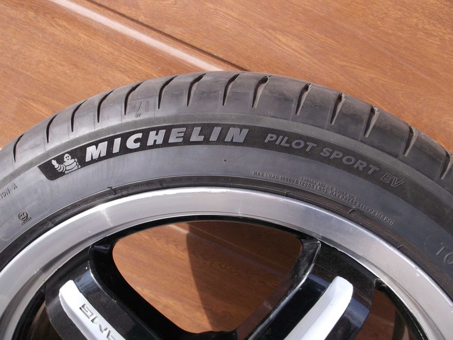 4xJante Mercedes AMG 20" cu Anvelope Vara Michelin 265/45R20.