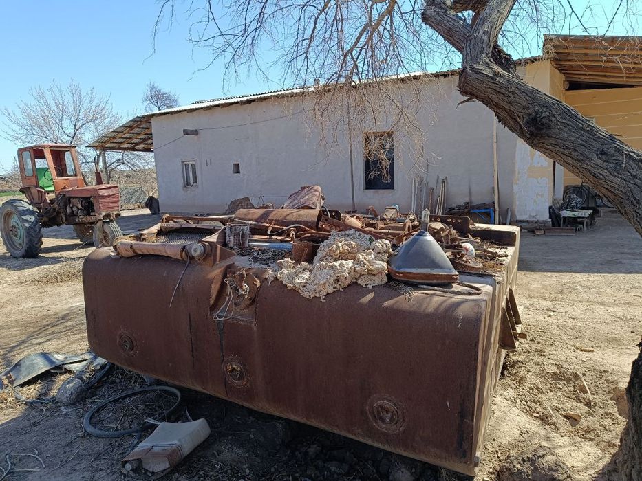 Бак тепловоз сотилади