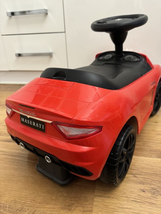 Maserati Gran Cabrio MC Кола за яздене червена, без забележки
