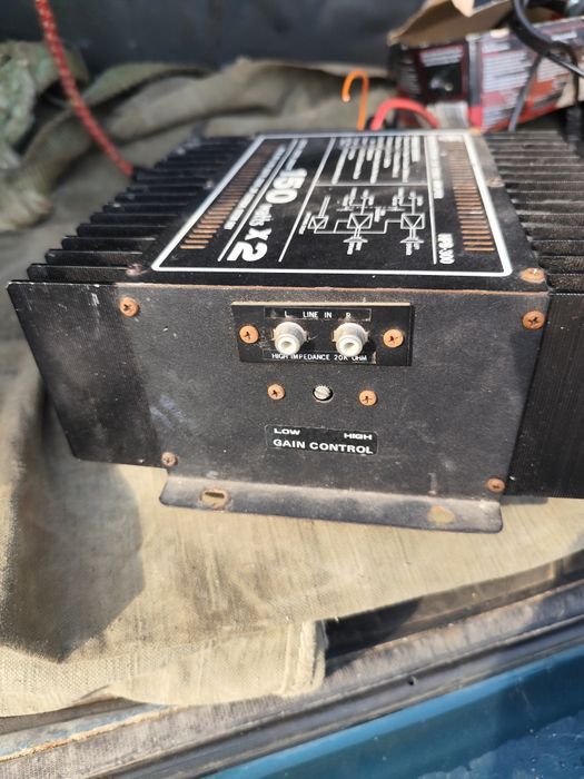 Усилвател за кола 2х150 и HI-FI изход