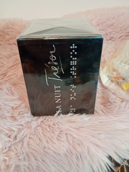 La Nuit Trésor într-o variantă de 75 ml.