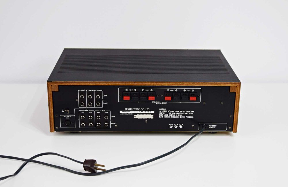 Amplificator Akai AM-2400