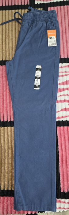 Pantaloni pentru școală