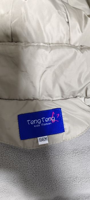 Курточка на девочку 4- 5 лет.