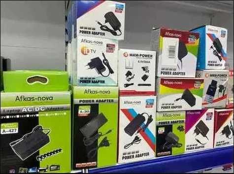 от разных устройств * зарядка, блок питания , есть выбор