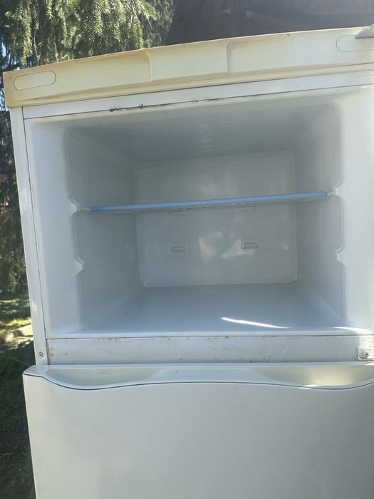 Хладилник Indesit с горна камера