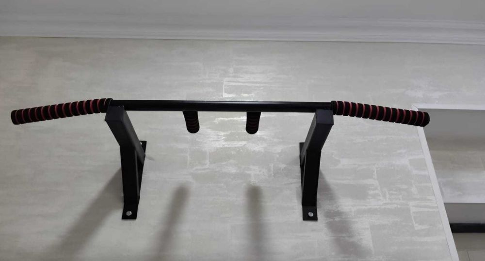 Турник настенный