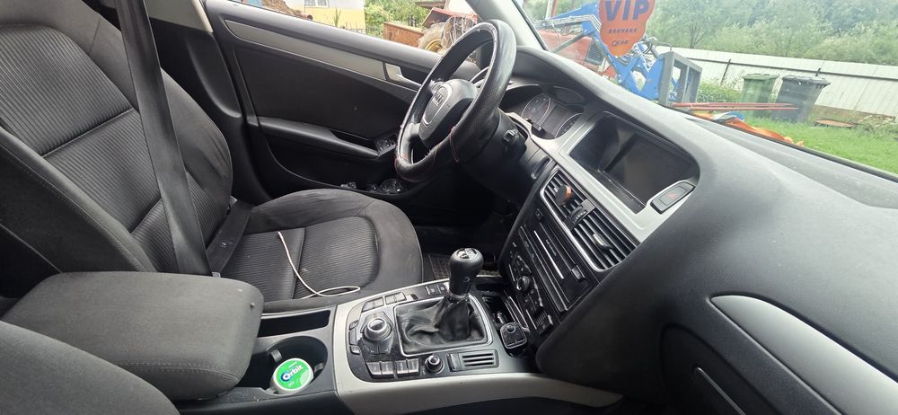 Vând Audi a4 b8  (fața lovită)