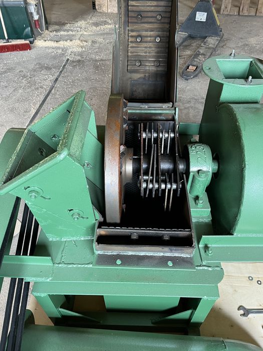 Vand moara pentru lemn