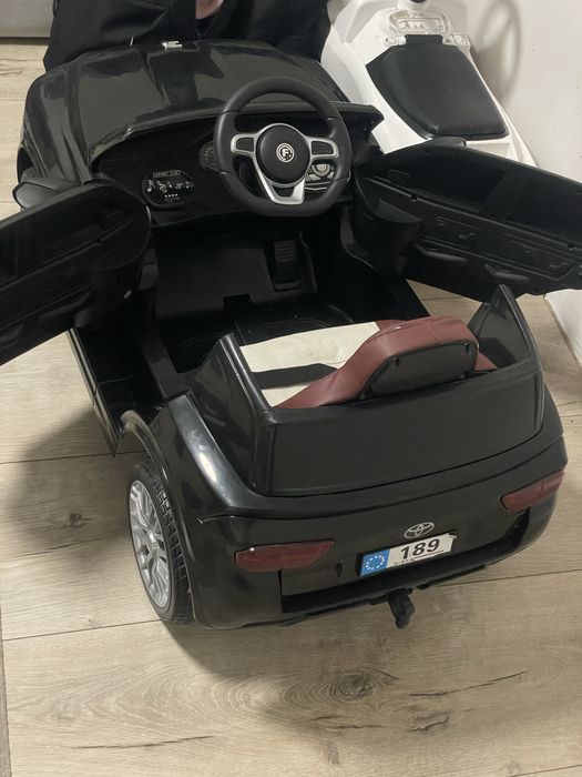 Детская машинка электрическая